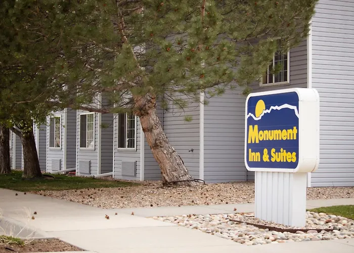 Monument Inn & Suites